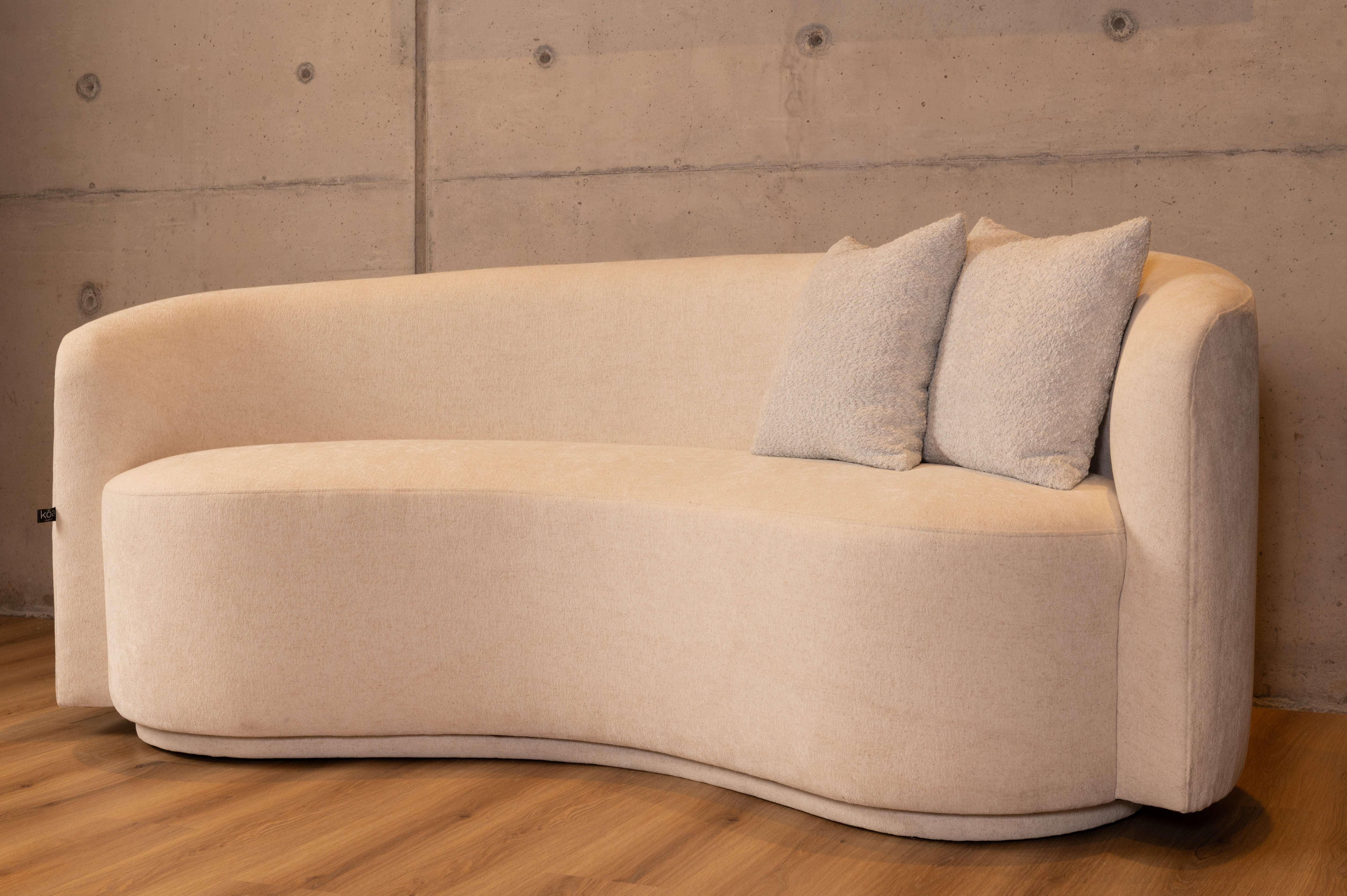 Love Seat Eclipse – Sofá Compacto y Elegante Ideal para Sala Moderna
